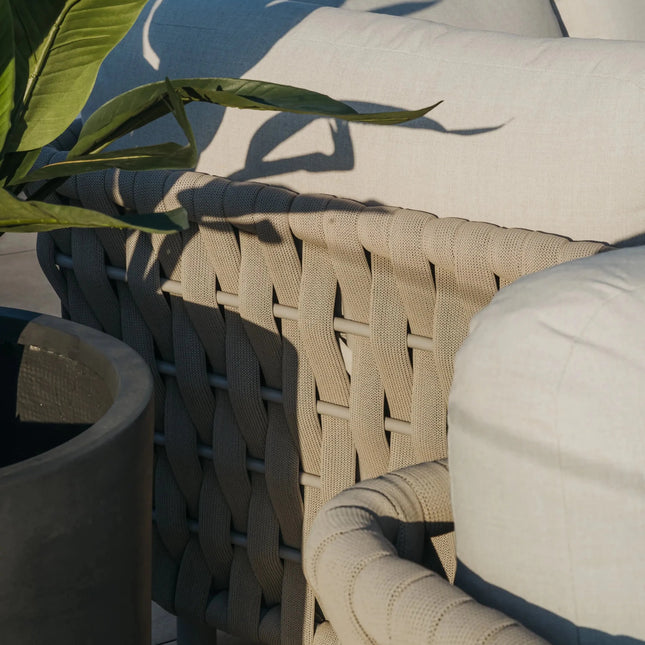 Hug 3‑istuttava sohva – Couture Jardin | Modulaarinen premium‑ulkosohva - KalusteDuo_Huonekaluliike_3 istuttava sohva