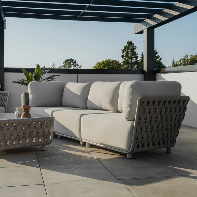 Hug 3‑istuttava sohva – Couture Jardin | Modulaarinen premium‑ulkosohva - KalusteDuo_Huonekaluliike_3 istuttava sohva