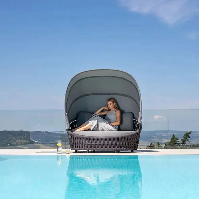 Hug Daybed katoksella – Couture Jardin - greige tai beige - KalusteDuo_Huonekaluliike_daybed